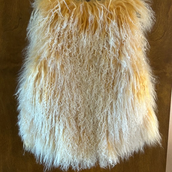 Ugg Australia Soft Pearl Beige Tibetan Mongolian Lamb Fur Vest in size XS/S, New - Picture 9 of 10